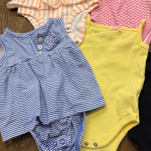 BUNDLE 8 BODYSUITS 0-3M WORN ONCE - Picture 3 of 5